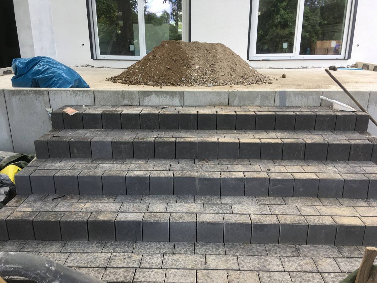 Treppe – Pflasterarbeiten & Aufgang