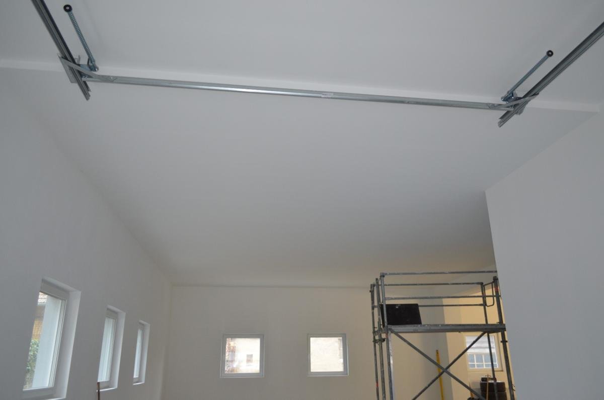 Innenausbau – Decke verputzt & grundiert