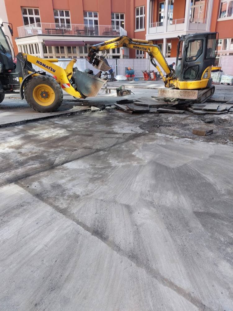 Beton – Plattenabbruch mit Radlader
