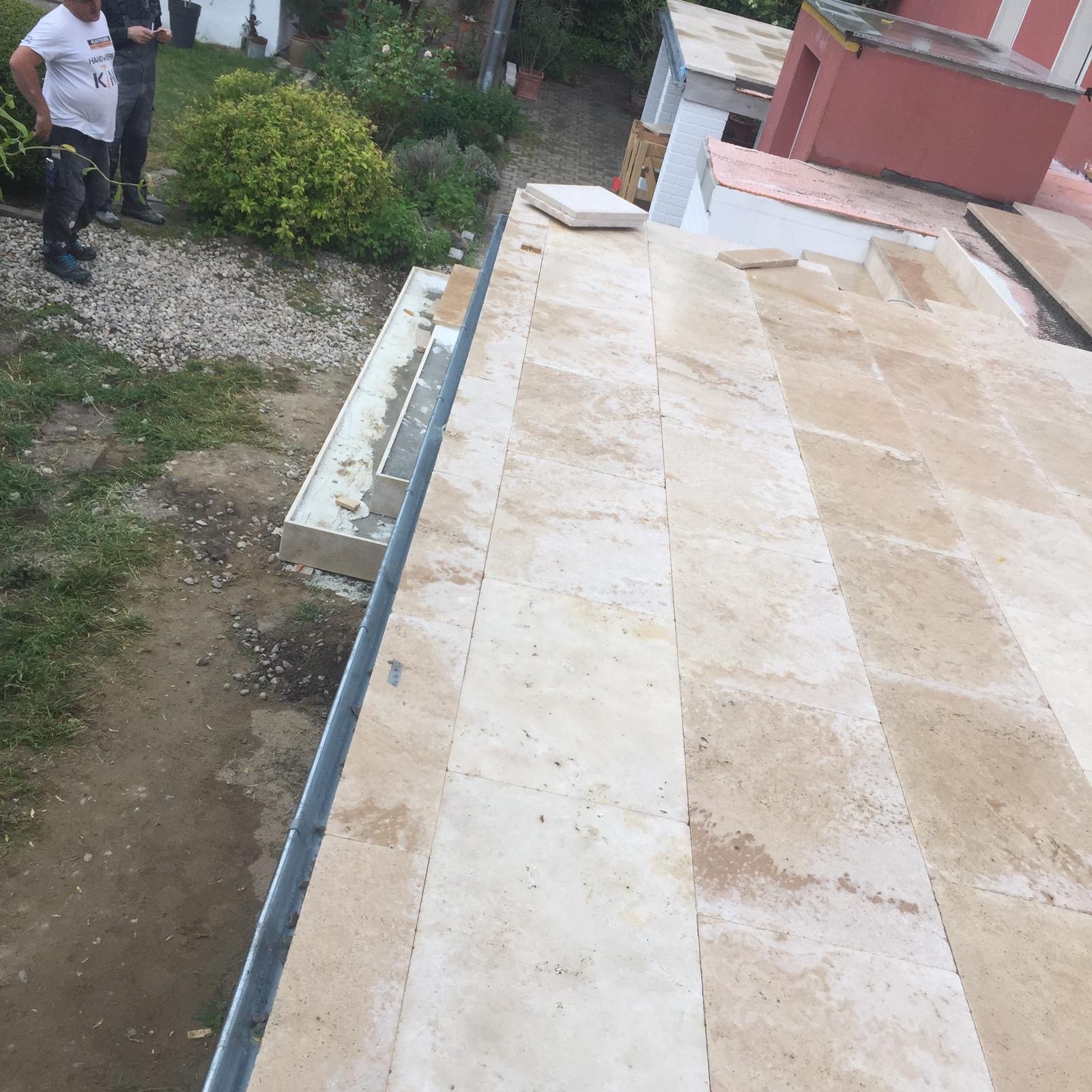 Terrasse – Natursteinplatten verlegt