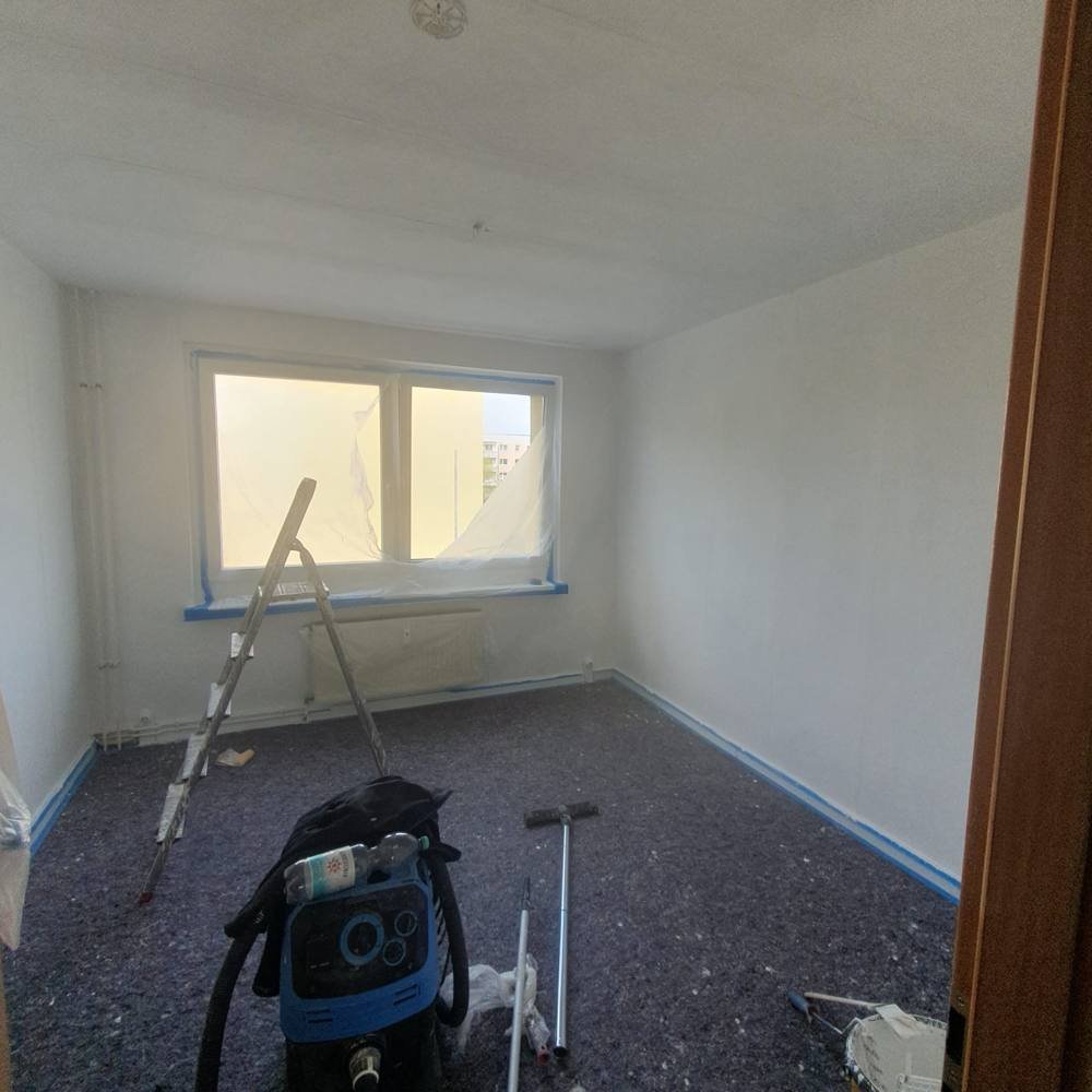 Zimmer – Wände gestrichen, Boden abgeklebt