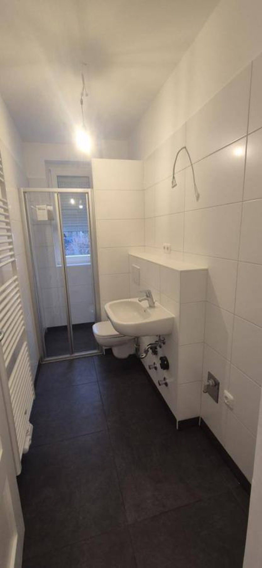 Bad – Wand- und Bodenfliesen fertig