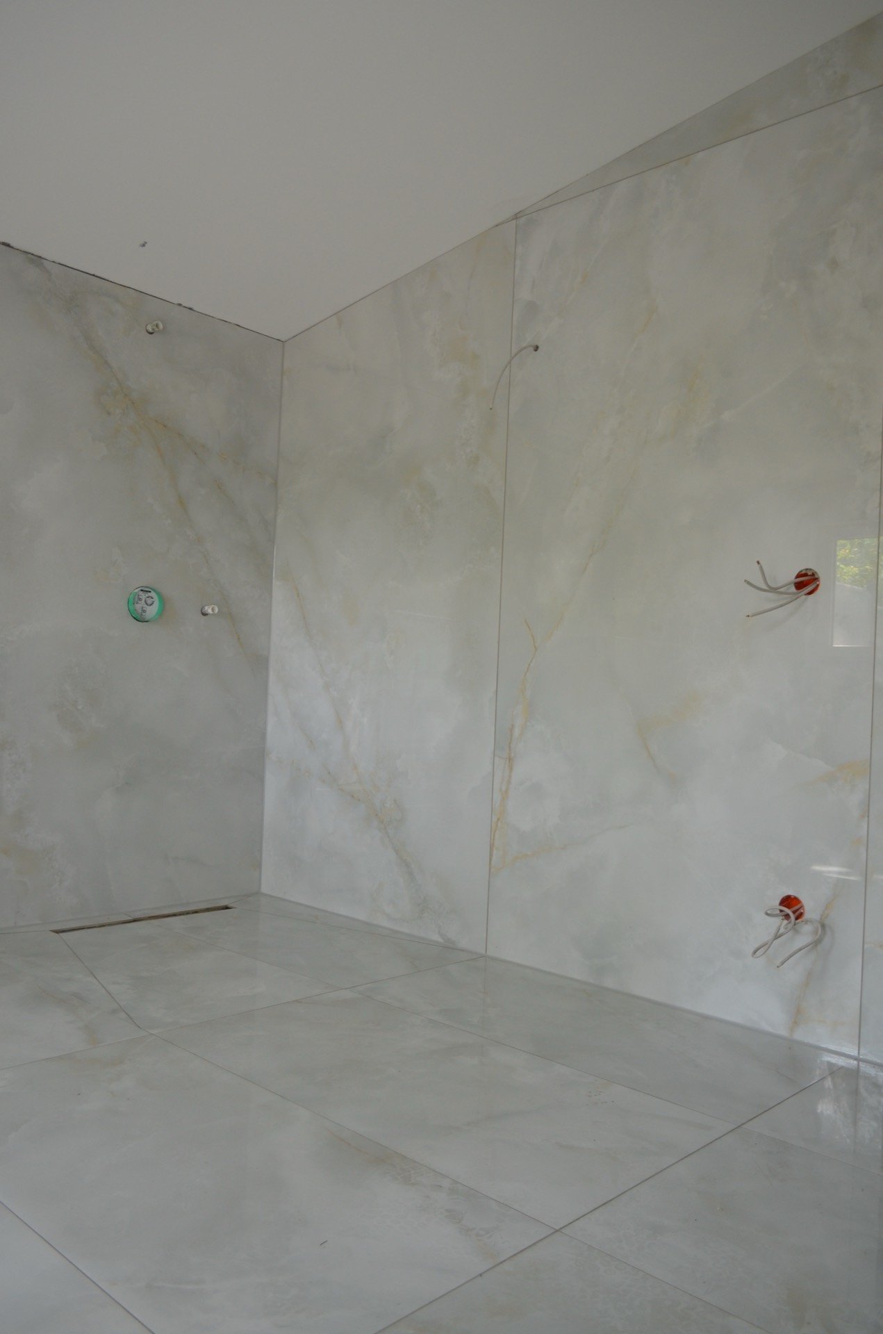 Dusche – Marmoroptik Wandfliesen großformatig